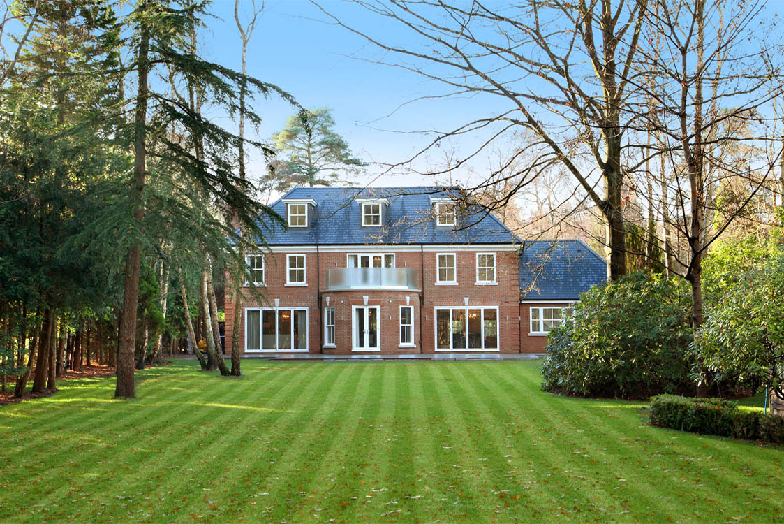 Queen Acre Exterior